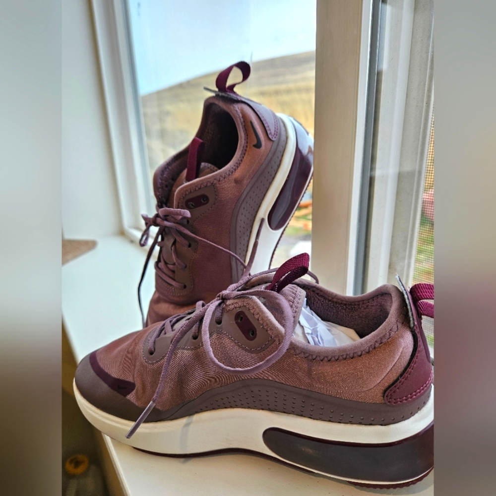 Nike Women's Athletic Shoes - Purple and White